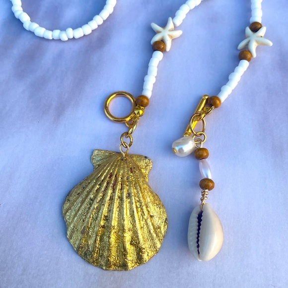Natural Shell Gilded in Gold Leaf with a Starfish-Freshwater Pearl Boho Necklace - Picture 7 of 8